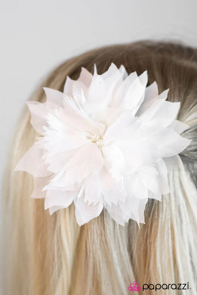 Paparazzi Hair Accessories ~ Jane Doe - White