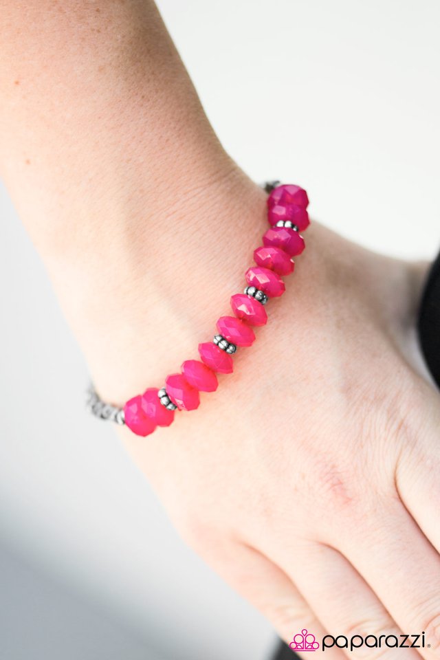 Pulsera Paparazzi ~ ¡Totalmente genial! - Rosa