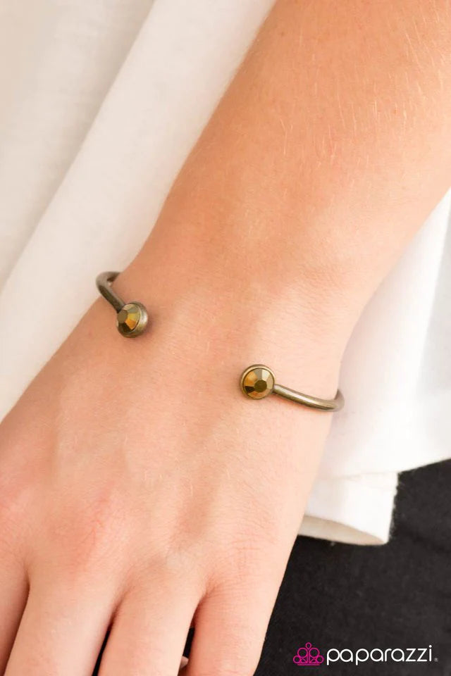 Pulsera Paparazzi ~ SHINE Todo SHINE - Latón