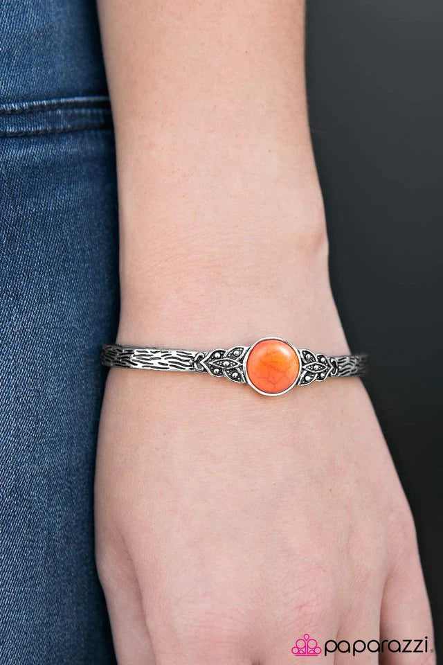 Pulsera Paparazzi ~ Refinería Rural - Naranja