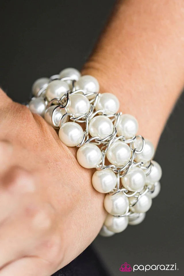 Pulsera Paparazzi ~ Cadillac Lane - Blanco