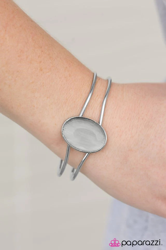 Pulsera Paparazzi ~ In The MOON For Love - Plata