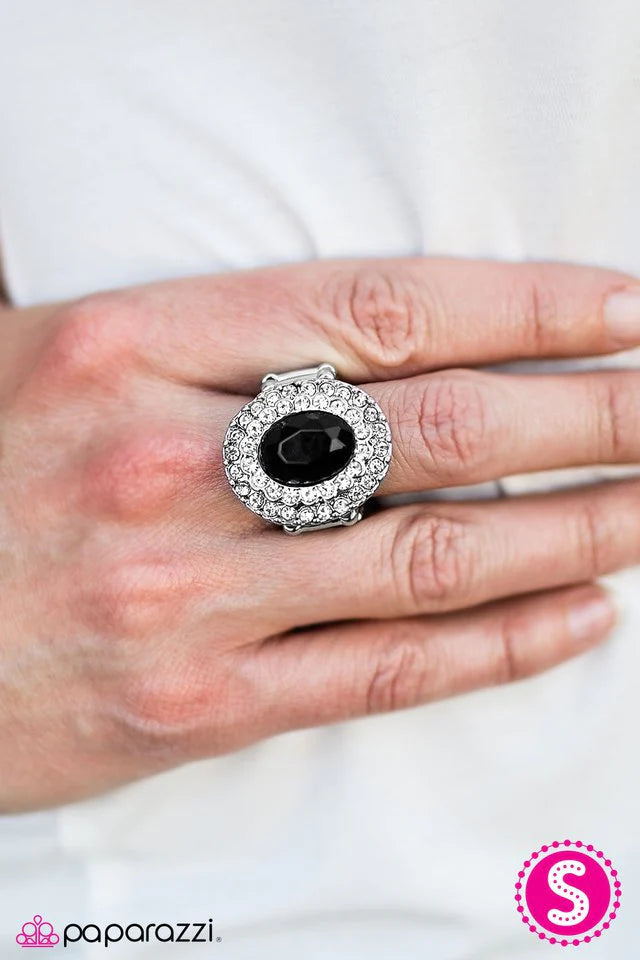 Anillo Paparazzi ~ Majestic Majesty - Negro