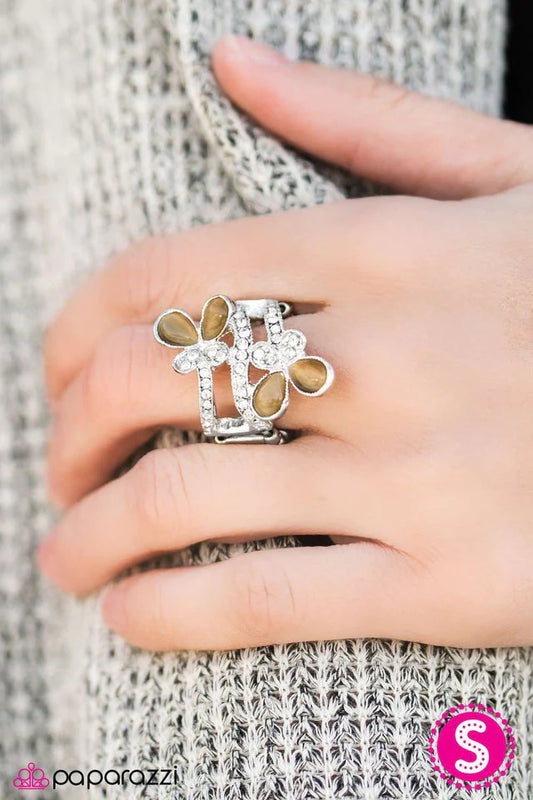 Paparazzi Ring ~ WINGING In The New Year - Brown