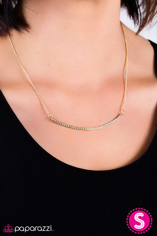 Collar Paparazzi ~ ¡BAR Out! - Oro