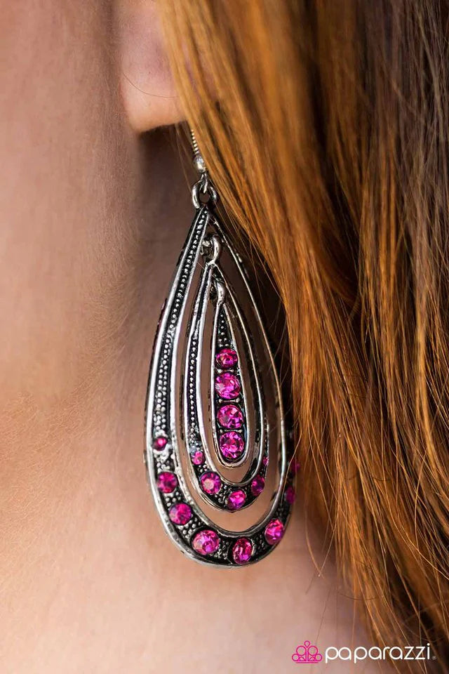 Paparazzi Earring ~ Kiss Me In The Rain - Pink