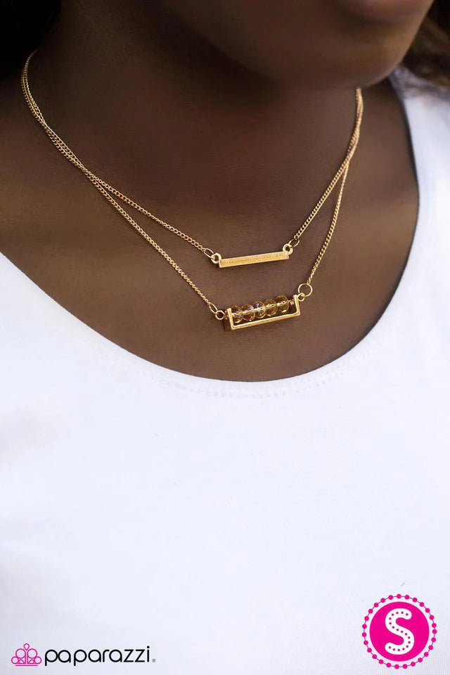 Collar Paparazzi ~ Observación de cristales - Oro