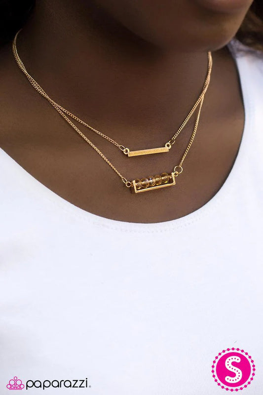Collar Paparazzi ~ Observación de cristales - Oro