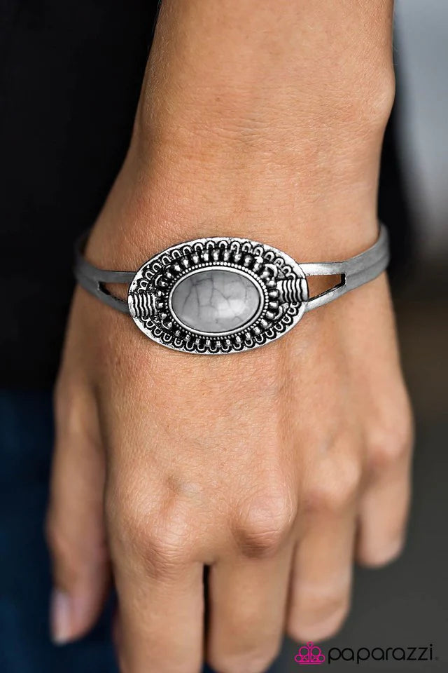 Pulsera Paparazzi ~ Paso de montaña - Plata