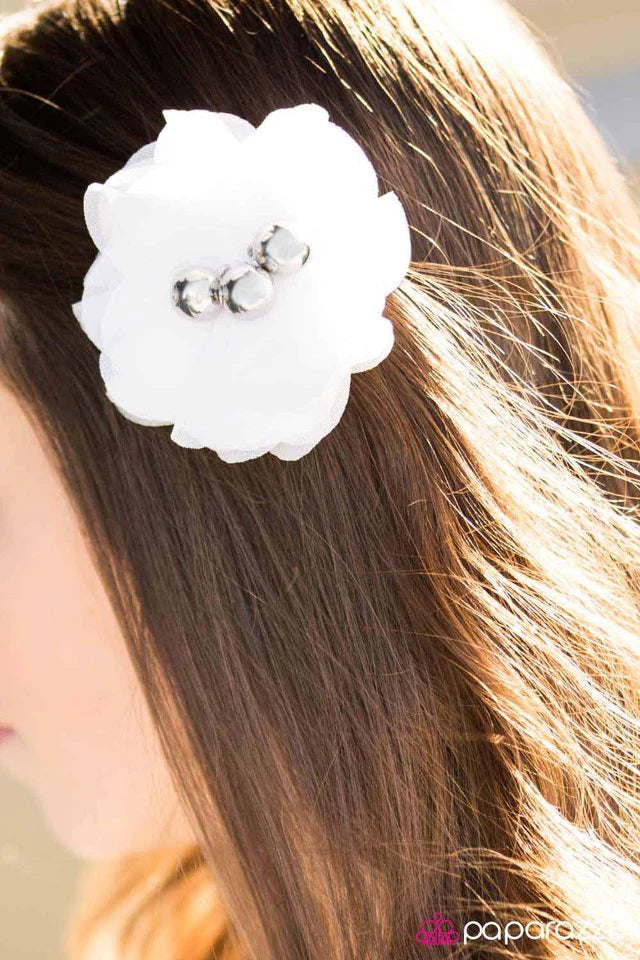 Paparazzi Hair Accessories ~ Summer Haven - White