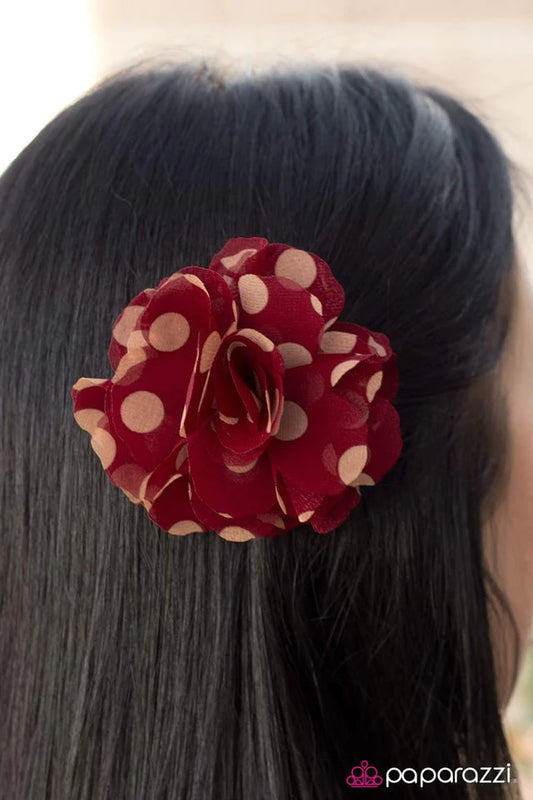 Accesorios para el cabello de Paparazzi ~ POLKA-hontas - Rojo