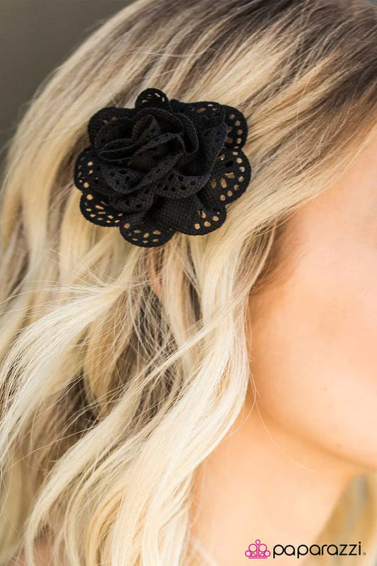 Accesorios para el cabello Paparazzi ~ ¡En tu LACE! - Negro