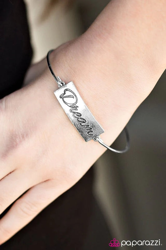 Pulsera Paparazzi ~ Dream Chaser - Plata