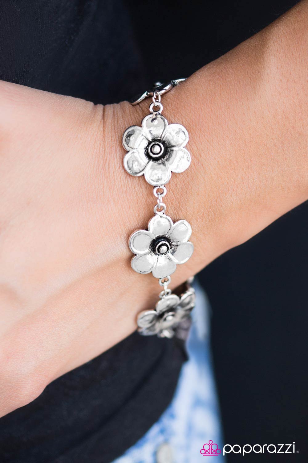 Pulsera Paparazzi ~ Flores de otoño - Plata