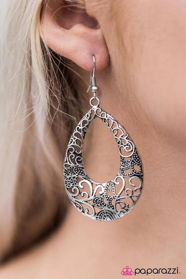 Paparazzi Earring ~ Avant GARDEN - Silver