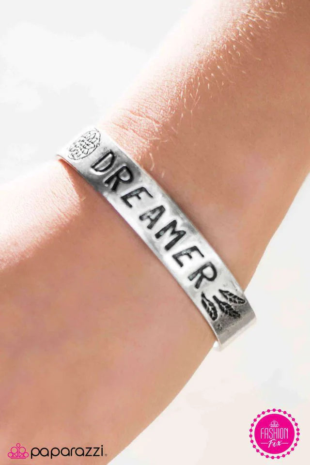 Pulsera Paparazzi ~ Dream On, Dreamer - Plata