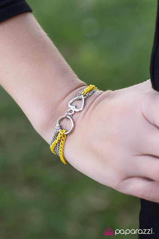 Pulsera Paparazzi ~ Corazón de caramelo - Amarillo