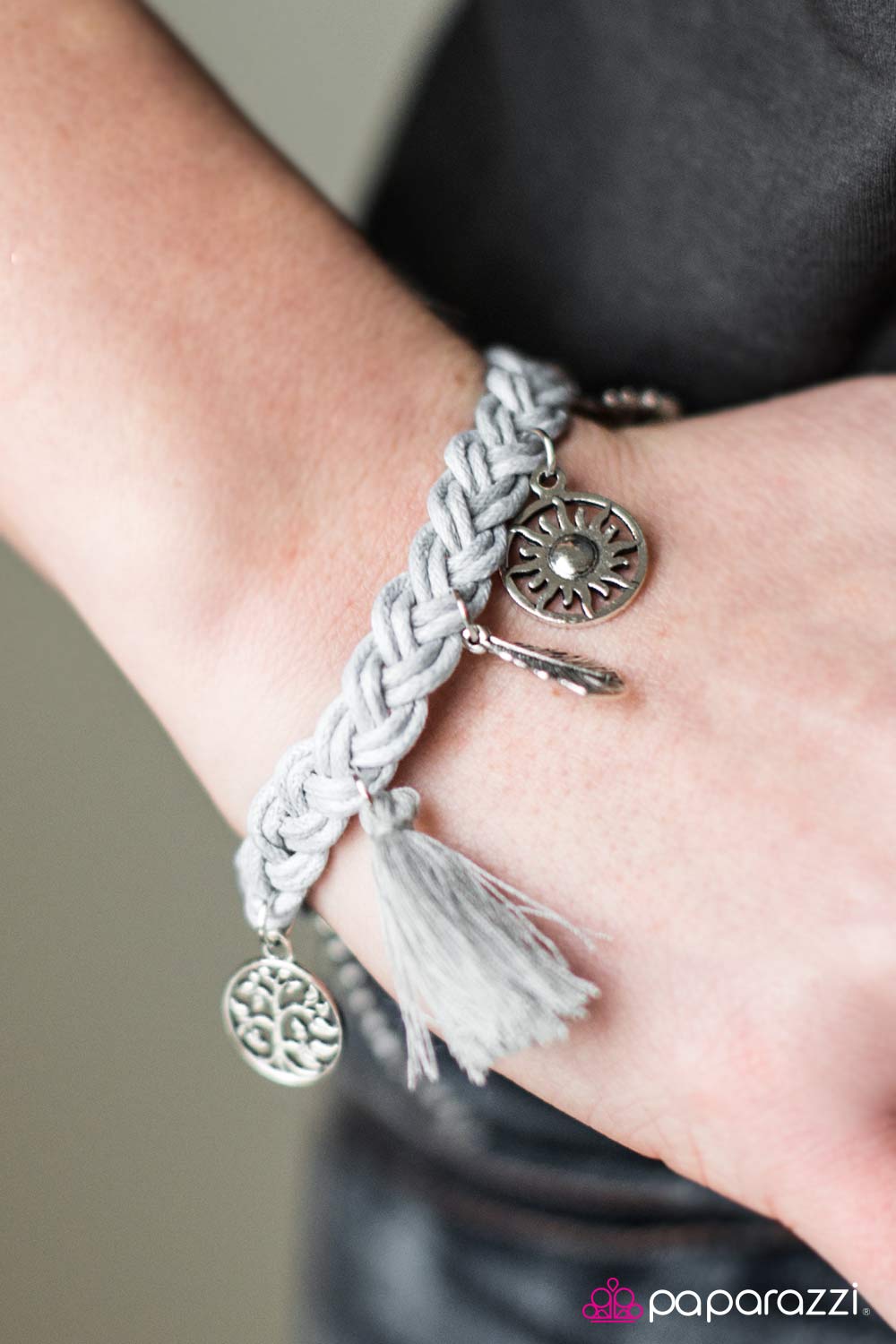 Pulsera Paparazzi ~ Entusiasta del aire libre - Plata