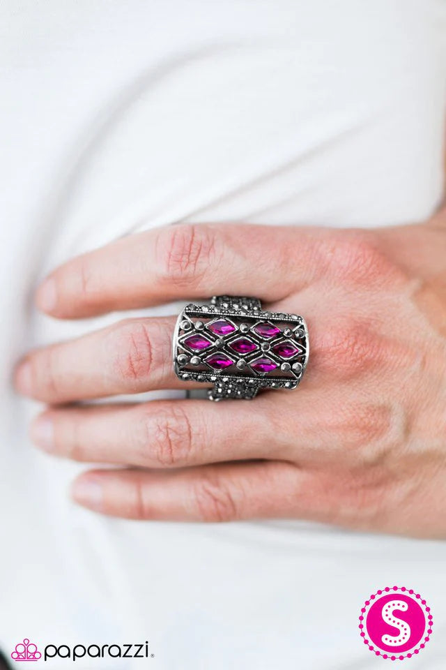 Paparazzi Ring ~ Let Me Adjust My Crown - Pink