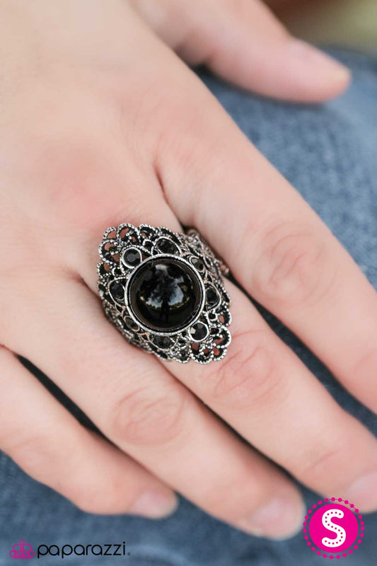 Anillo Paparazzi ~ Vintage Vixen - Negro