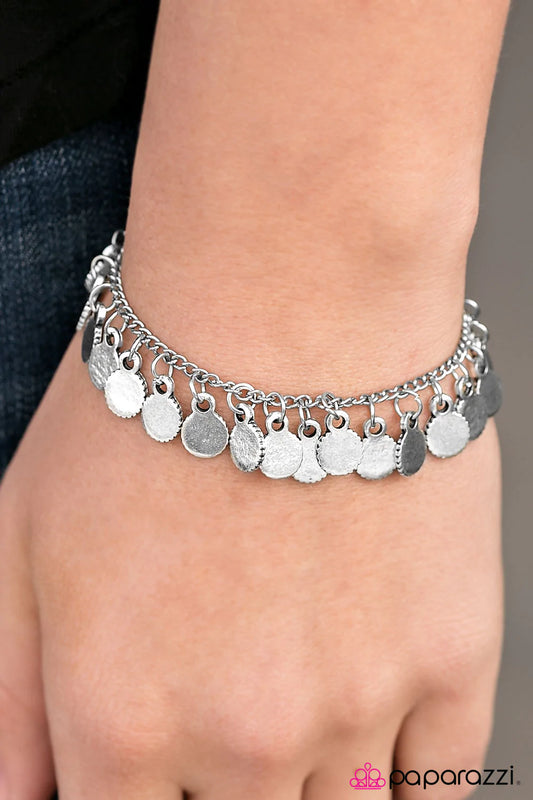 Pulsera Paparazzi ~ Treasure Coast - Plata