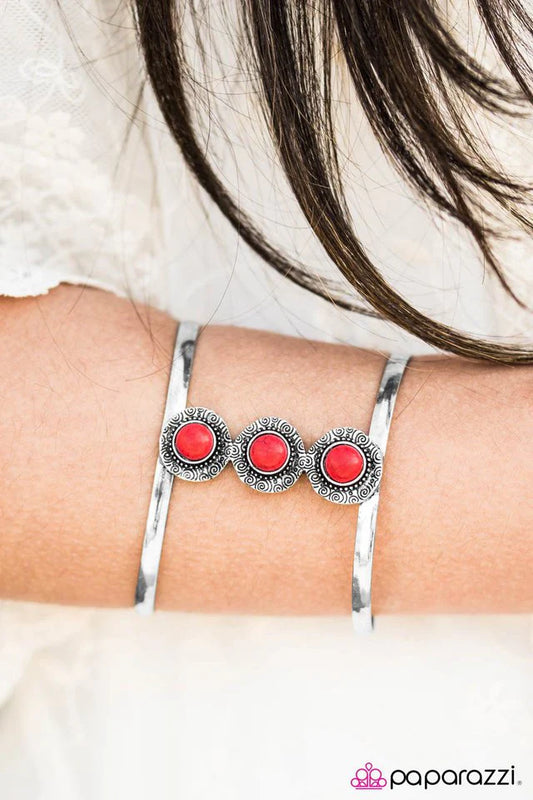 Pulsera Paparazzi ~ Meadow Melody - Rojo