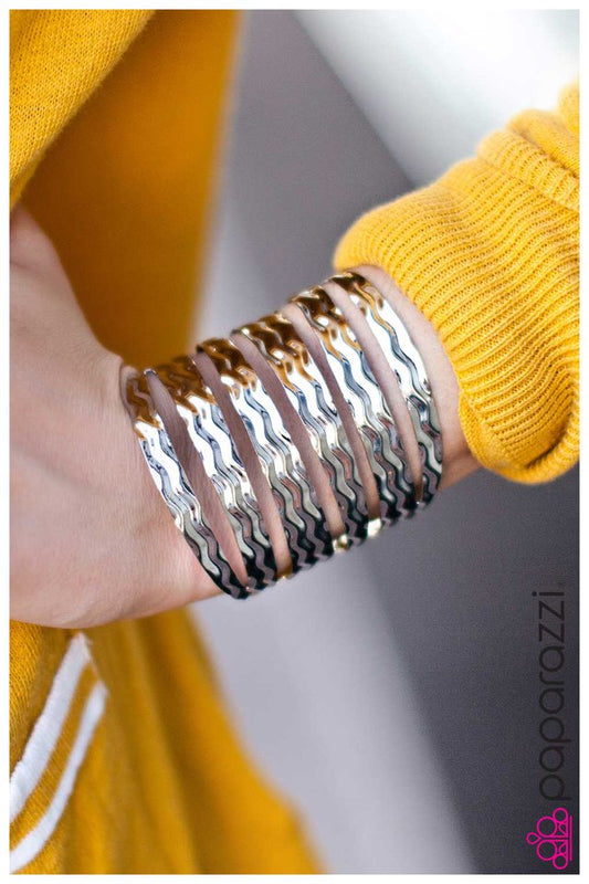 Pulsera Paparazzi ~ Off The Cuff - Plata