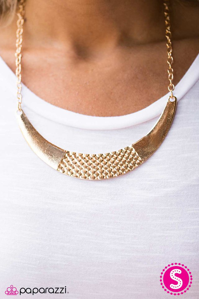 Collar Paparazzi ~ Inclinate ante mí - Oro