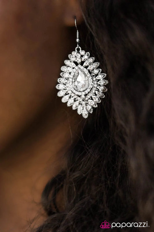 Paparazzi Earring ~ DIVA-de and Conquer - White