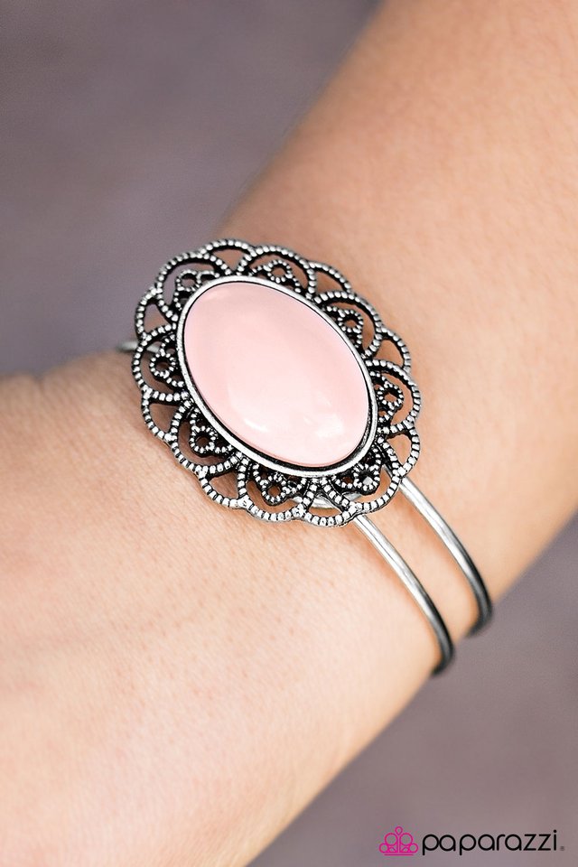 Paparazzi Bracelet ~ Vogue and Vintage - Pink