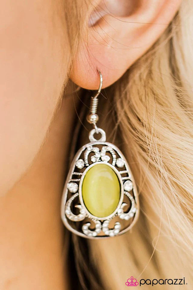 Paparazzi Earring ~ Royalty Awaits - Yellow