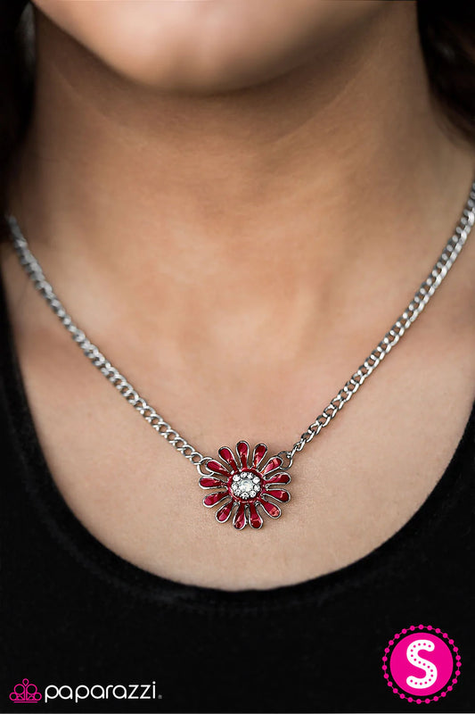 Collar Paparazzi ~ Bloom With Grace - Rojo