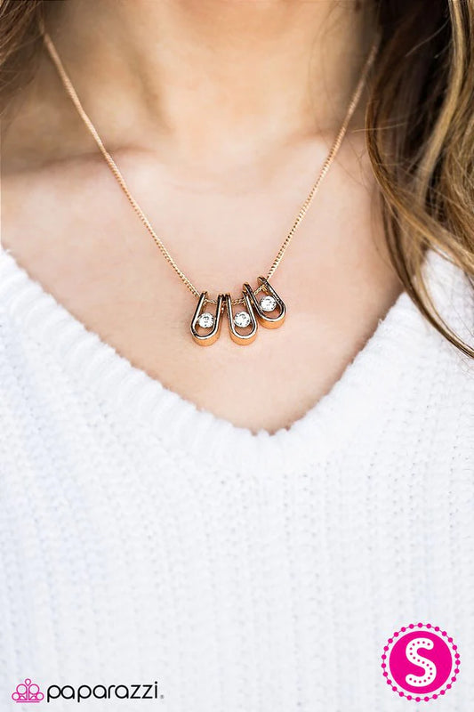 Collar Paparazzi ~ Brilla cada día - Oro