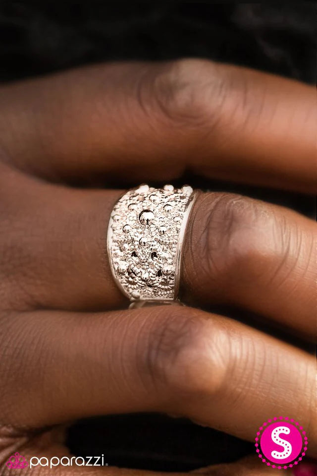 Anillo Paparazzi ~ Debo tener flores - Oro