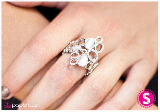 Anillo Paparazzi ~ Un poco de Burbujas - Blanco