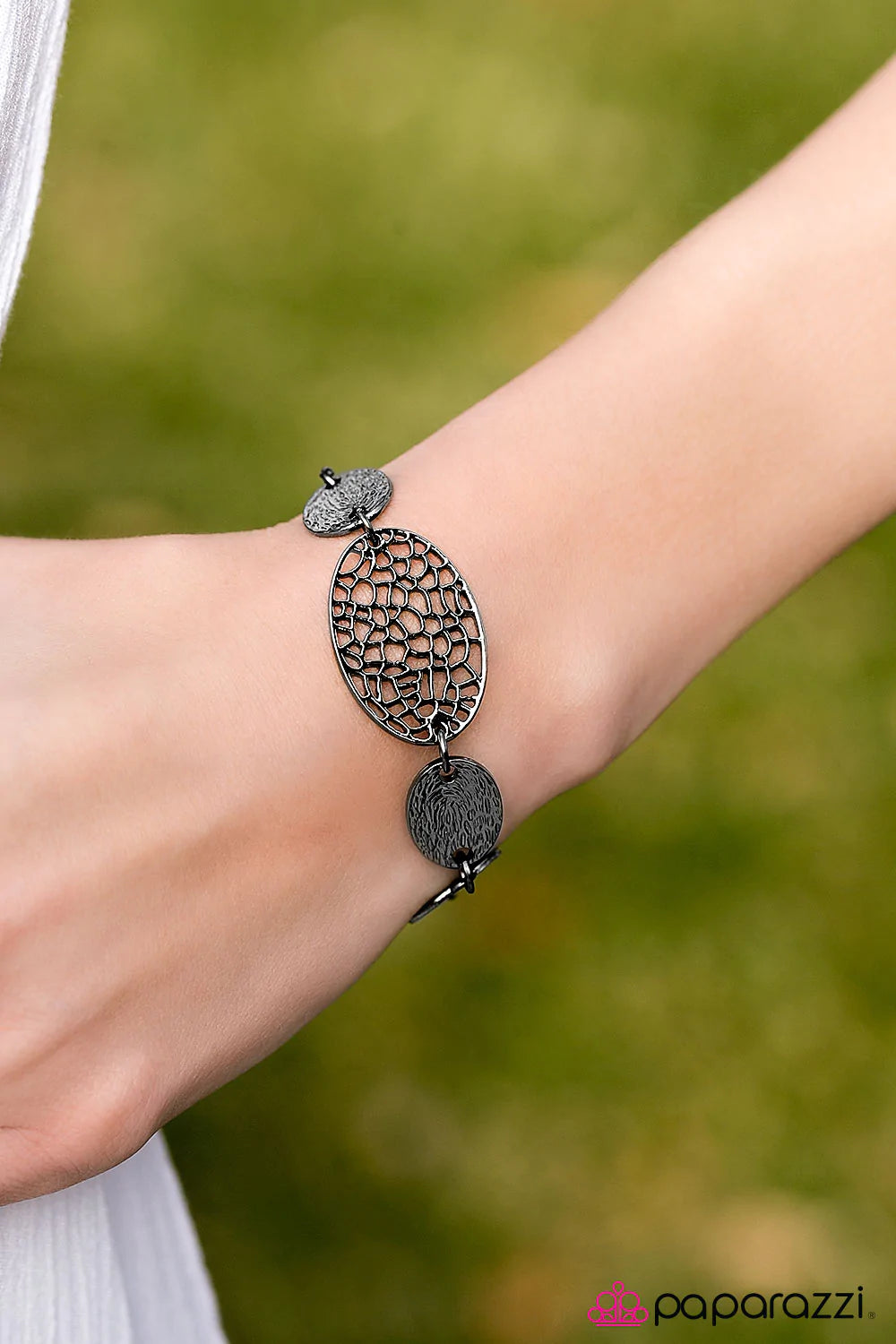 Pulsera Paparazzi ~ Naturaleza Divina - Negro