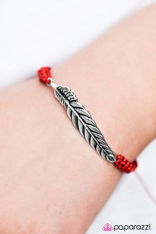 Pulsera Paparazzi ~ Bajo la PLUMA - Rojo