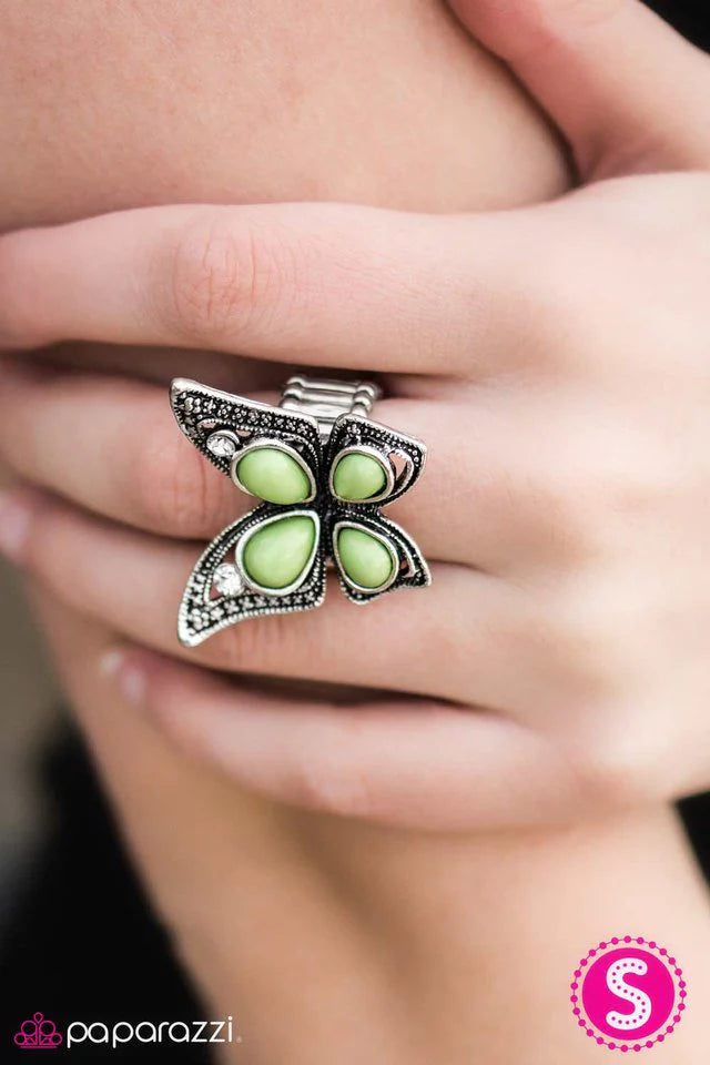 Anillo Paparazzi ~ Vuela como una mariposa - Verde