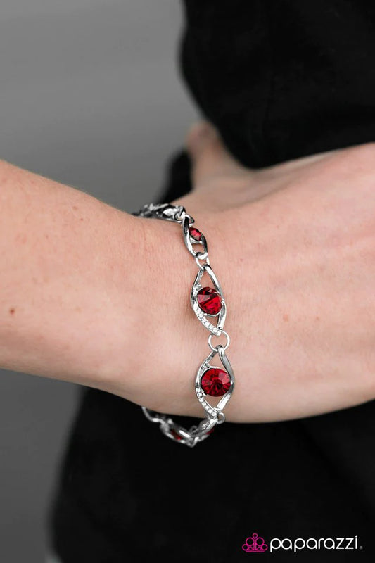 Pulsera Paparazzi ~ Rich is Rich - Rojo