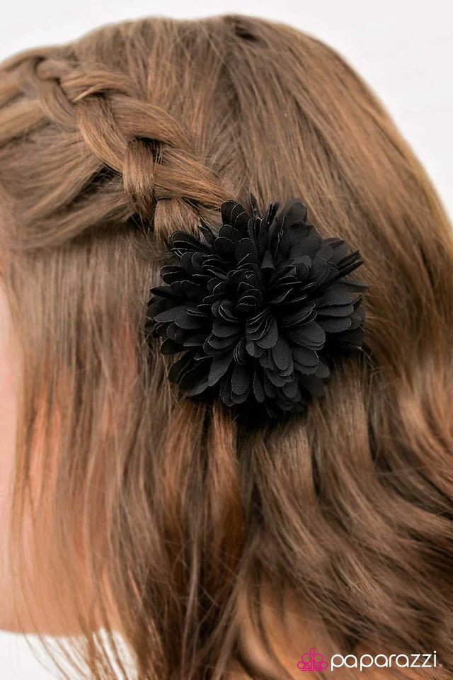 Accesorios para el cabello de Paparazzi ~ Petals-A-Plenty - Negro