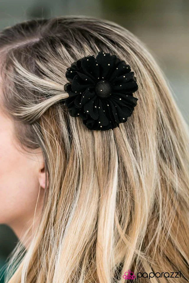 Accesorios para el cabello Paparazzi ~ The Prize Shimmer - Negro