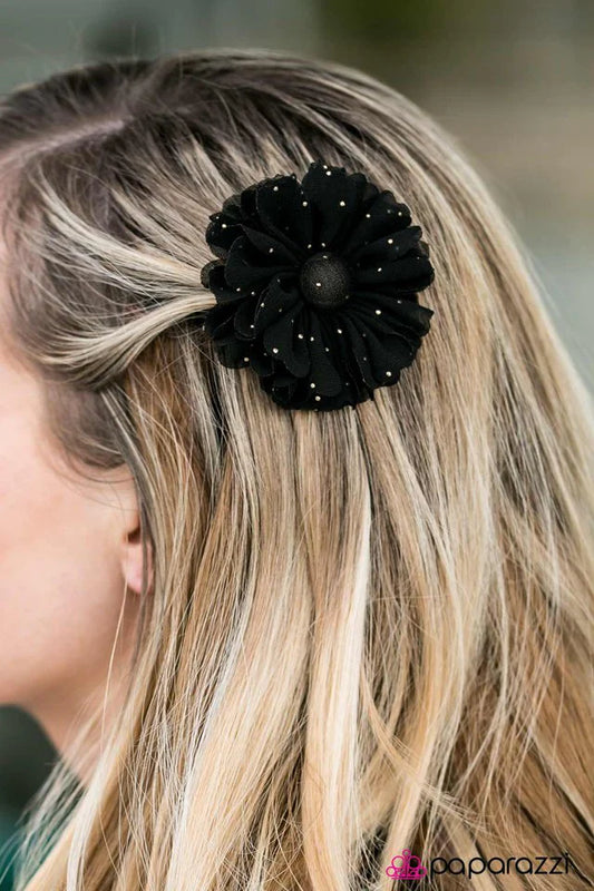 Accesorios para el cabello Paparazzi ~ The Prize Shimmer - Negro