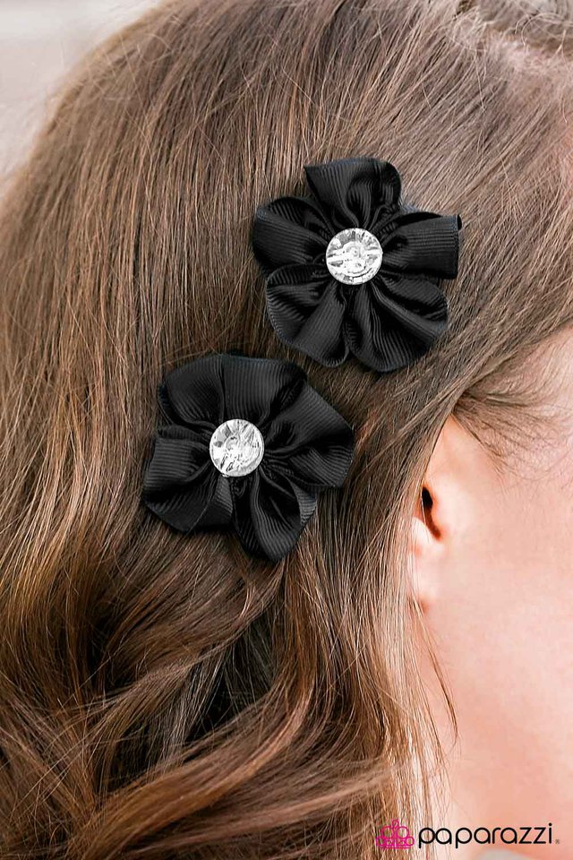 Accesorios para el cabello Paparazzi ~ Jardín de té - Negro