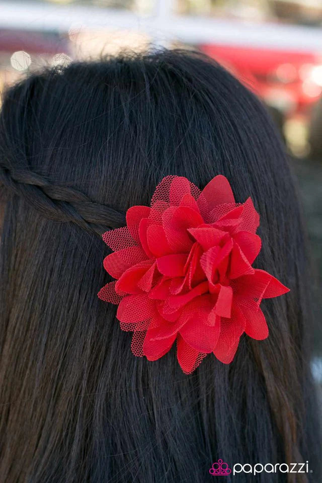 Accesorios para el cabello de Paparazzi ~ Todo lo que tengo que hacer es soñar - Rojo