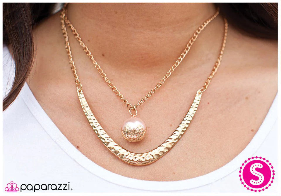 Collar Paparazzi ~ En el momento justo - Rosa