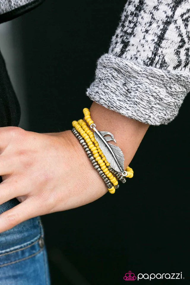 Pulsera Paparazzi ~ Thunderbird - Amarilla