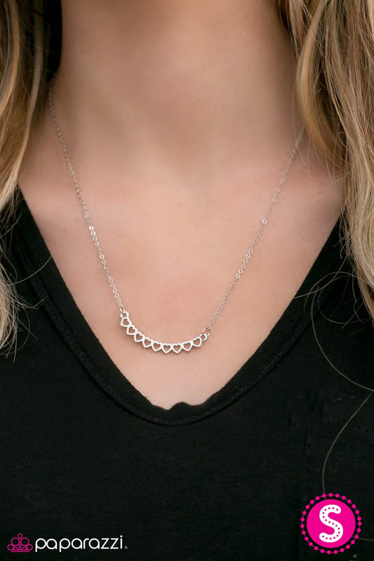 Collar Paparazzi ~ Primer amor - Plata