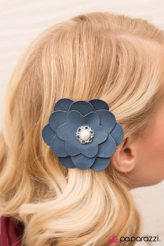 Accesorios para el cabello de Paparazzi ~ Algo malvado está por llegar - Azul