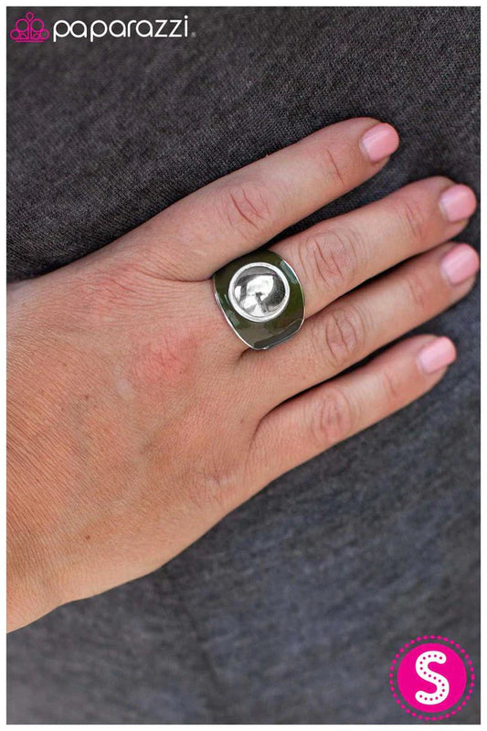 Paparazzi Ring ~ Making an Entrance - Green