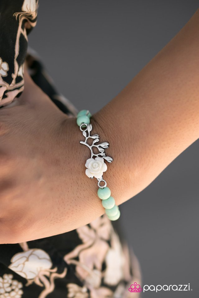 Paparazzi Bracelet ~ Garden Grotto - Green